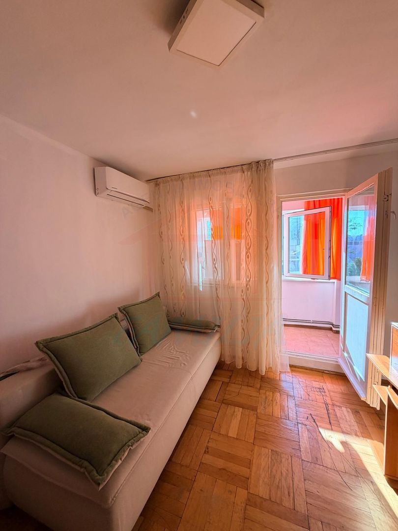 Inchiriem apartament cu o camera la PS-uri , tiglina 1, pret 250 euro. - Poză 2