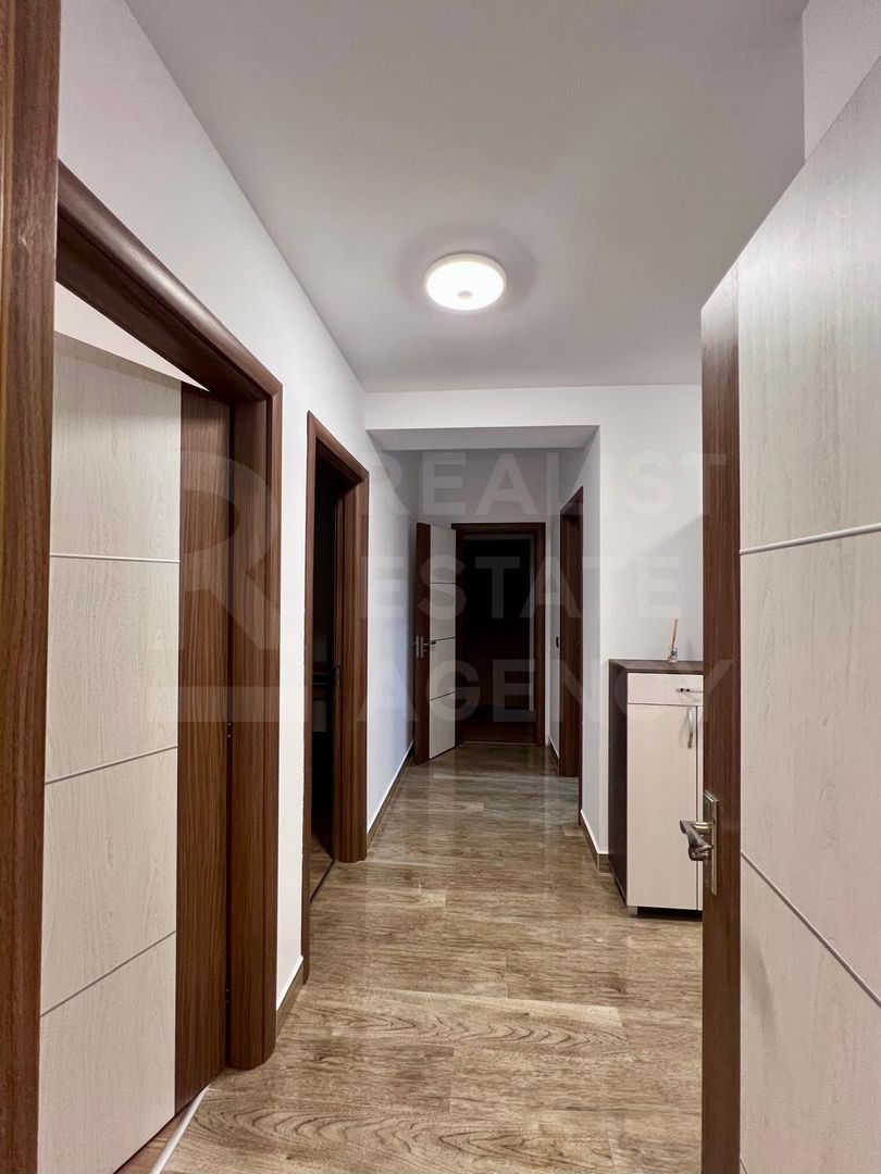 Apartament cu 3 camere – 13 Decembrie, Coresi la 5 minute pe jos. - Poză 7