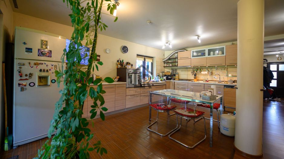 Vilă 5 camere 240 mp, mobilata,teren 806 mp – Platou Galata, Iași - Poză 4