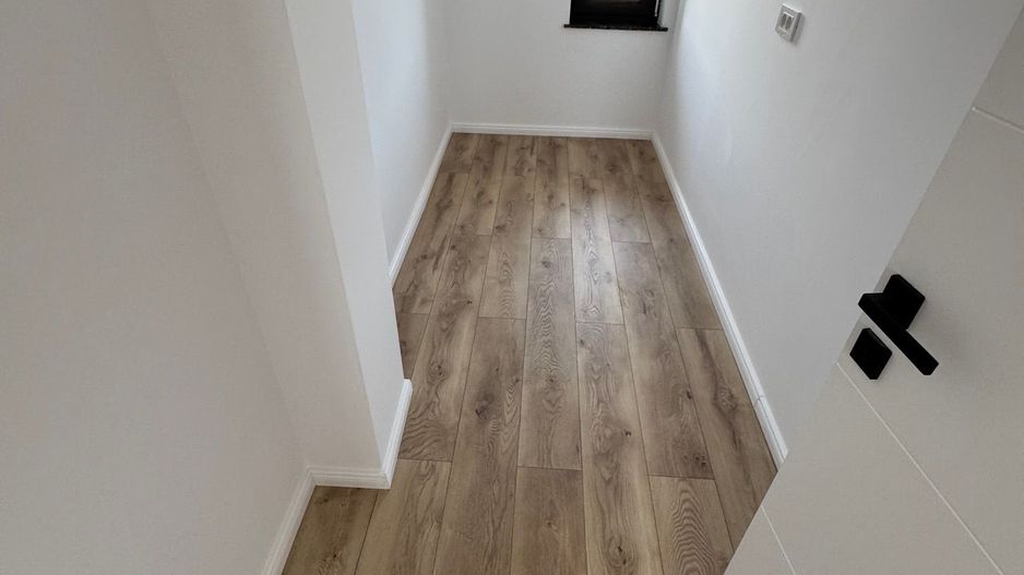 VilE stil Neoromaneasc Tunari, TOATE UTILITATILE, curte GENEROASA - Poză 8