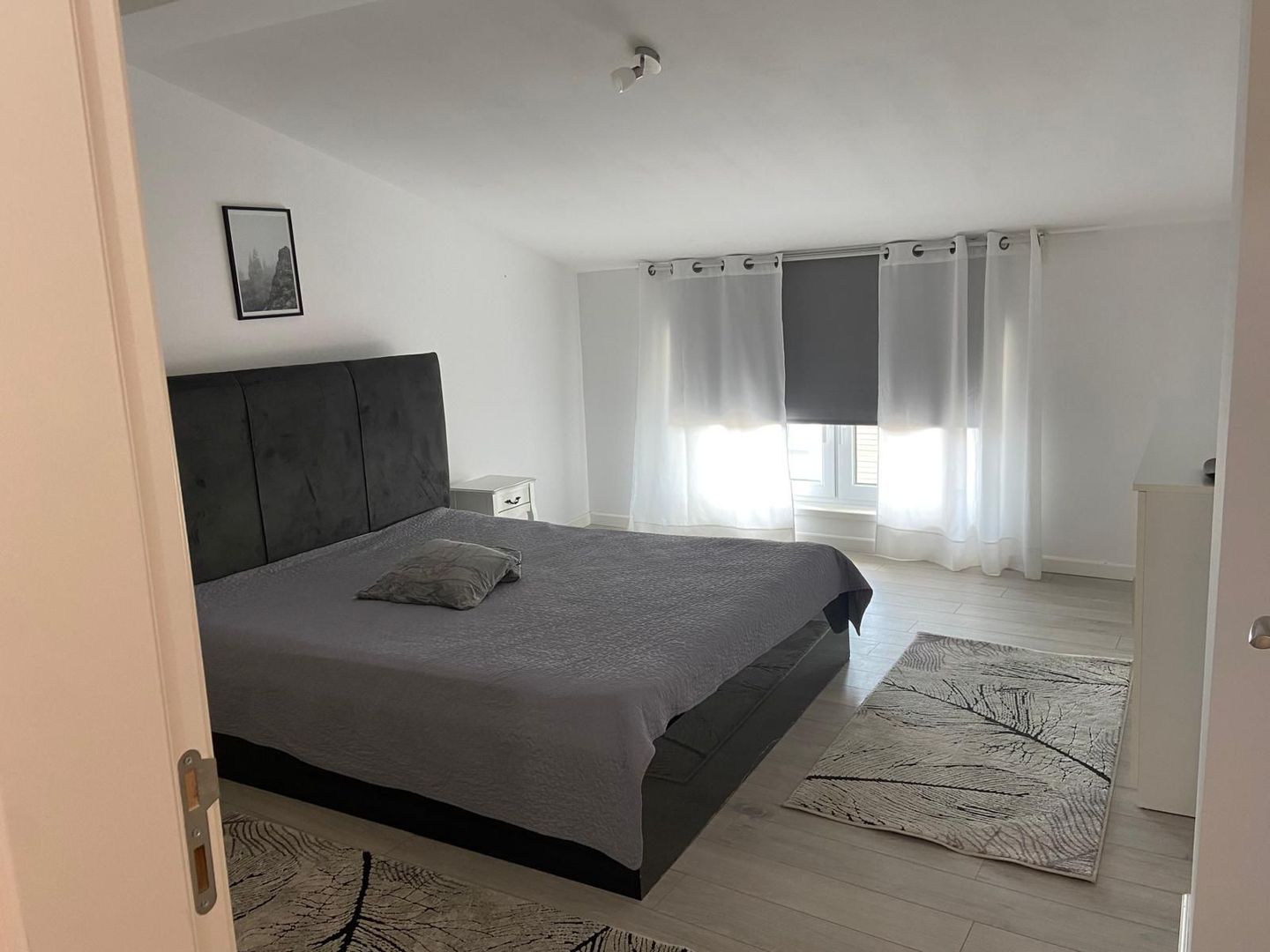 Apartament 4 camere | 3 dormitoare, 3 băi | Terasă 20 mp | parcare - Poză 2