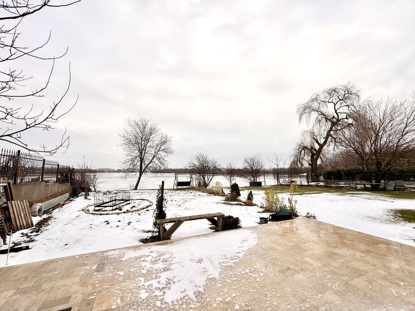 Doua etaje in vila pe malul lacului Grivita birouri rezidential - Poză 21