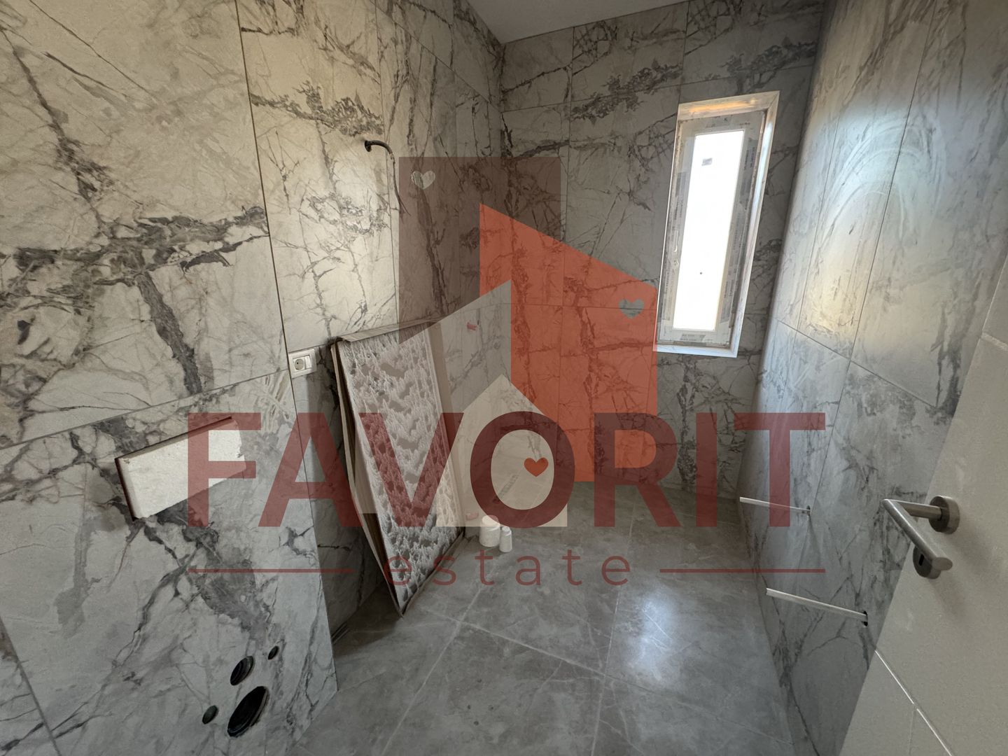 Apartament pe 2 nivele. In spate la LIDL Giroc. Pret excelent. - Poză 9