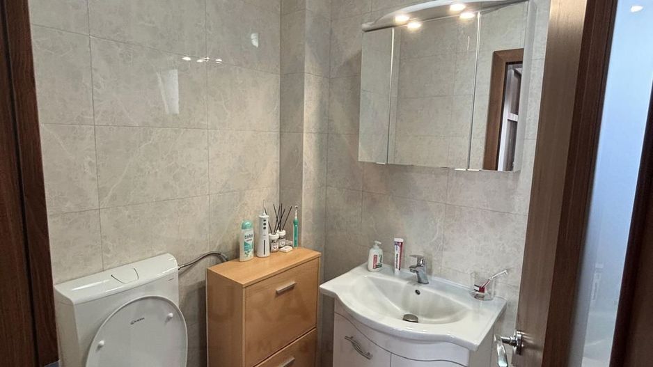 Apartament impecabil 69,5mp 3 camere  2 băi etaj 1 cu loc de parcare - Poză 11