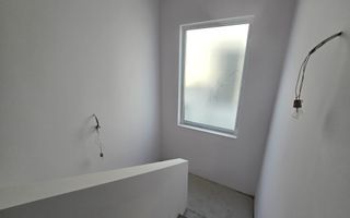Duplex cu 5 camere despartit prin camera tehnica in Dumbravita - Poză 9