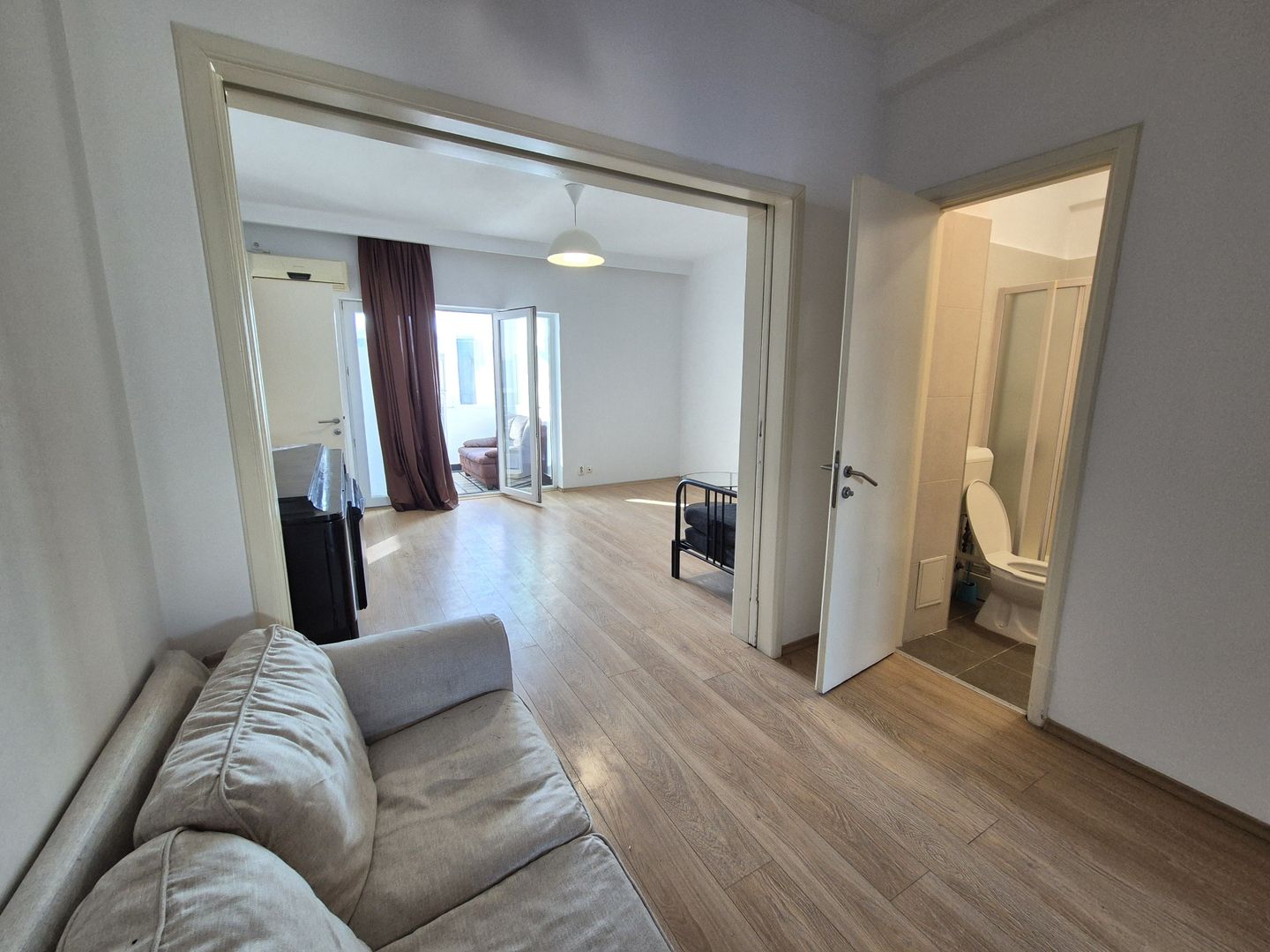 Apartament cu 3 camere 85 mp - Piata Romana - Poză 2
