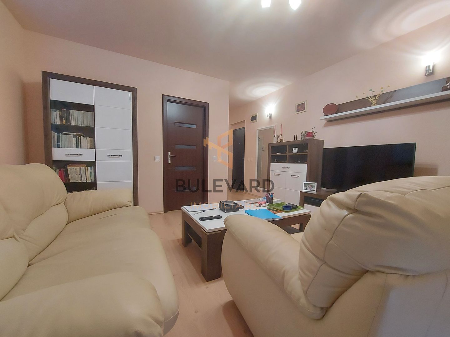 Apartament cu 3 camere/62,5mp/garaj/zona linistita! - Poză 2