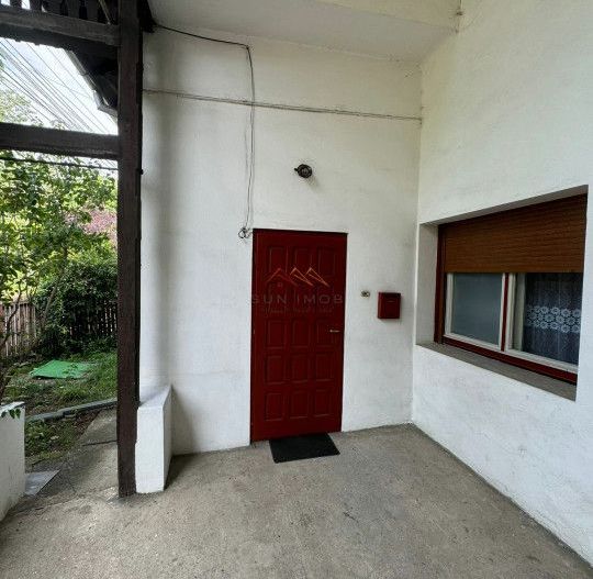 Apartament 3 camere in casa, central, terasa, garaj, gradina, Campina - Poză 1