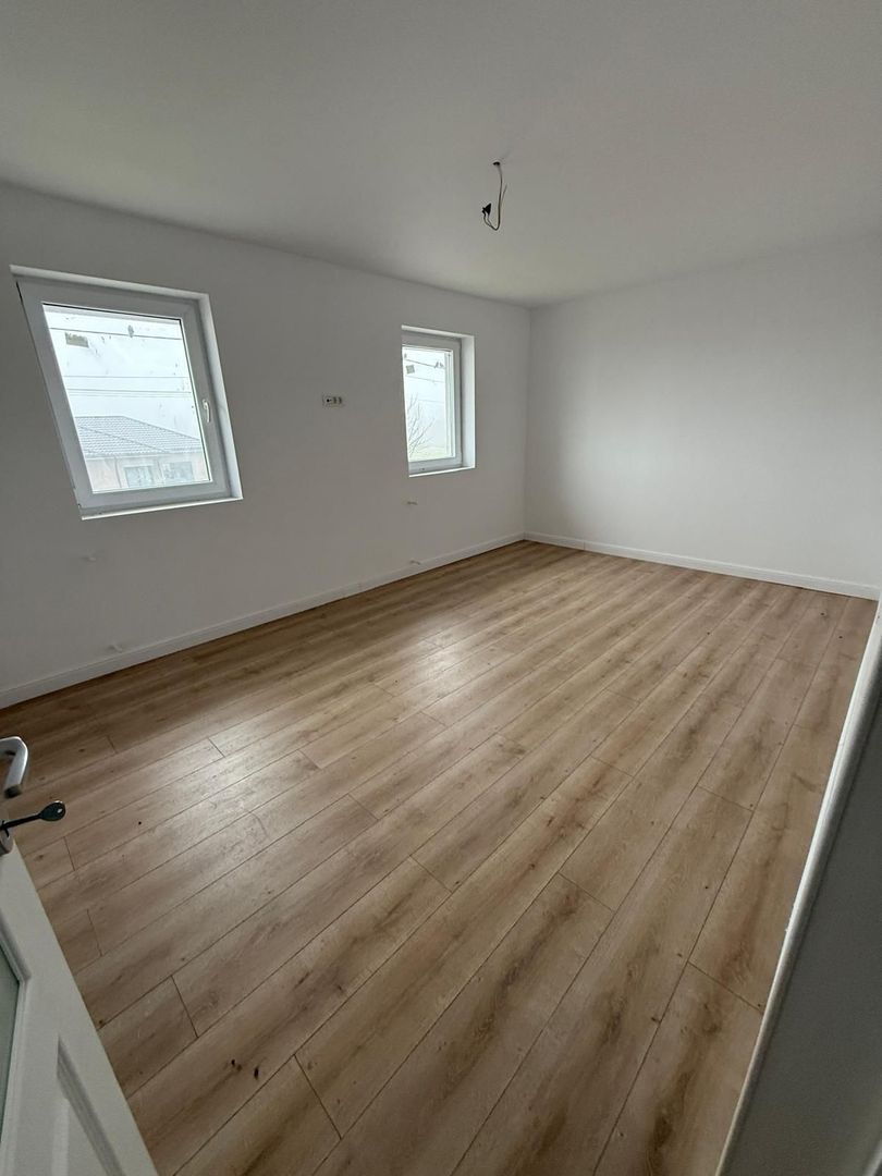 Mutare imediată! Vilă duplex 4 camere cu curte proprie - Poză 10