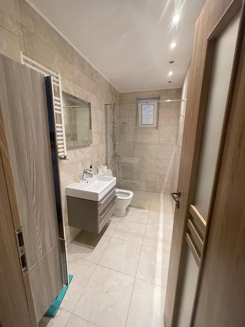 Chirie casă 3 camere ,terasa, curte acces auto – par Bratianu-1000 e/l - Poză 3