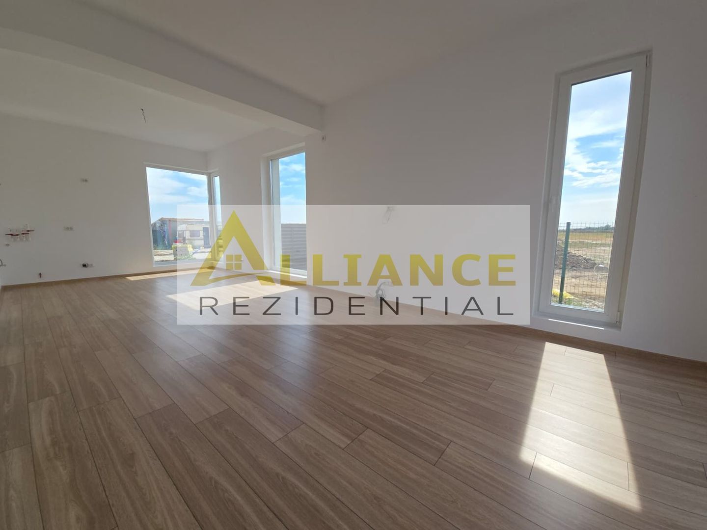 Casa 4 Camere | 200 M de Blv. | Curte amenajata - Poză 6