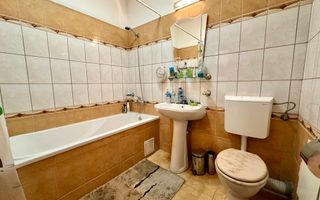 Apartament spațios cu 3 camere,  central, lumină naturală, parcare subterana - Poză 8