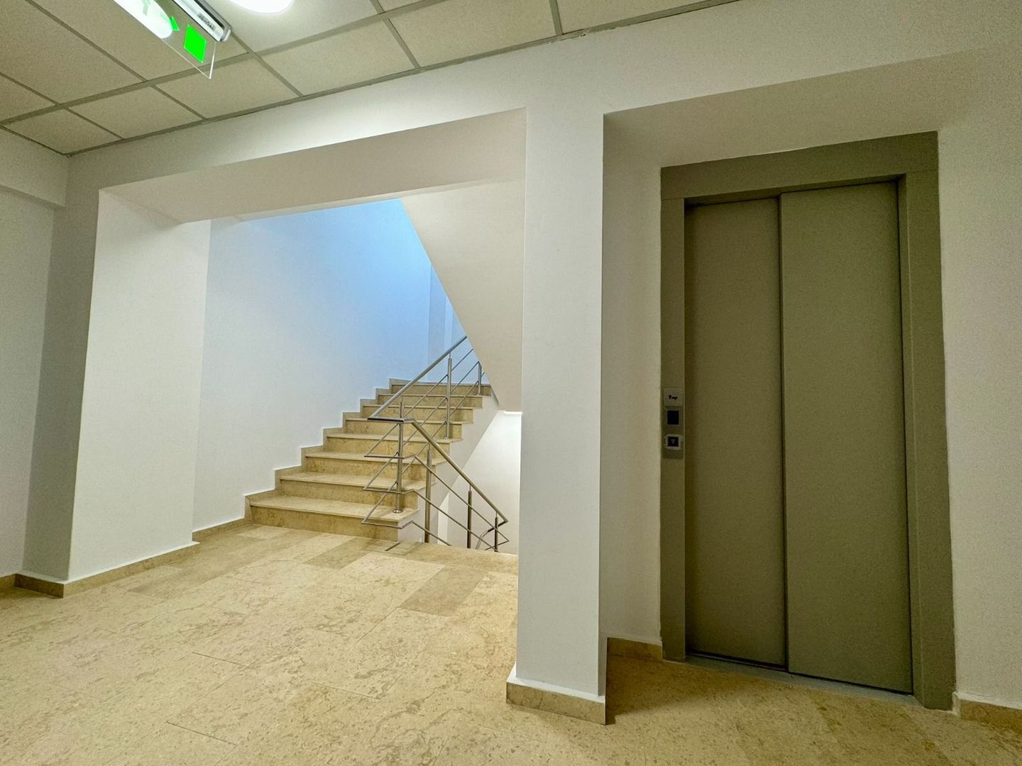 Garsonieră Luminoasa cu Balcon Spațios - Poză 9