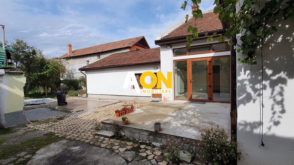 Casa 3 camere 2 bai renovata 655 mp teren Centru - Poză 3