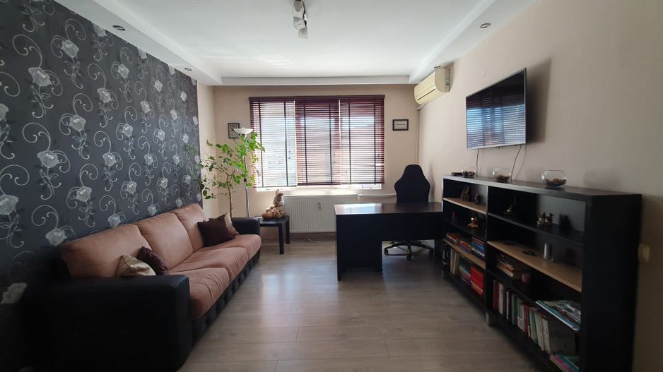 De vanzare apartament 3 camere Dristor-Baba Novac - Poză 3