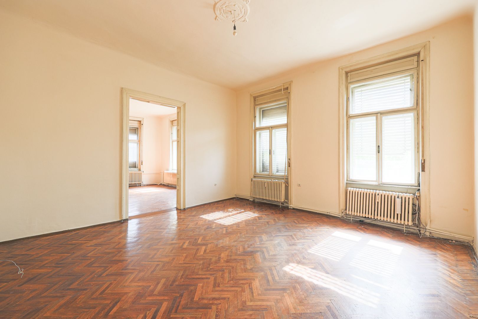 Vândut! Raritate pe piața imobiliară din Arad–Apartament cu 4 camere - Poză 4