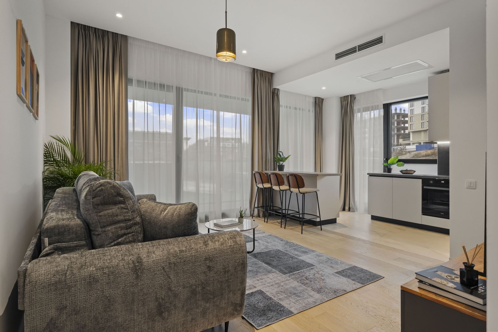 One Lake Club - Poză 1