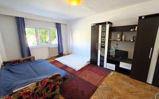 De vanzare apartament 3 camere, etaj 1, Cetate - Poză 1