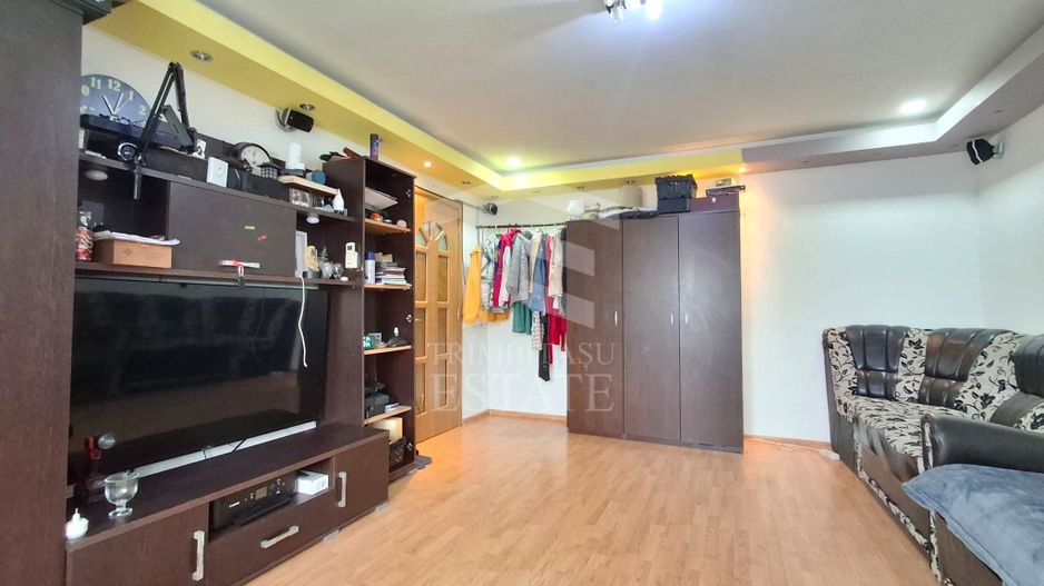 De Vanzare Apartament cu  3 camere  zona Mall Vitan - Poză 3