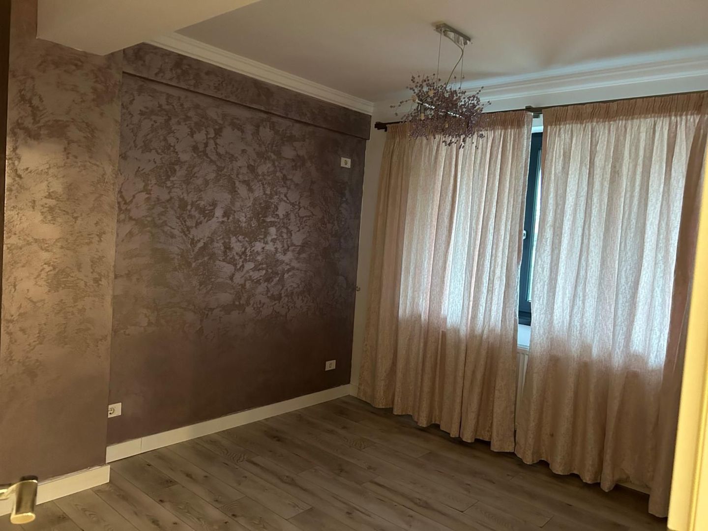 Apartament 2 camere si curte Damaroaia - Poză 5