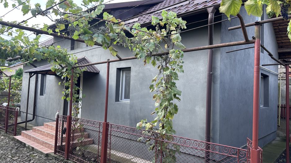 Vanzare case și anexa, teren 790 mp – ideală pentru familie -Doicesti - Poză 5