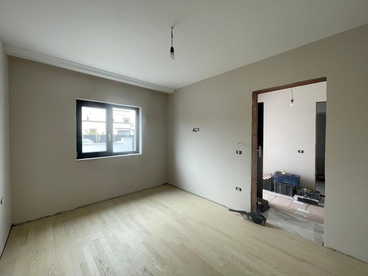 Duplex-4 dormitoare- despartit prin garaj -SUPER POZITIE - Poză 6