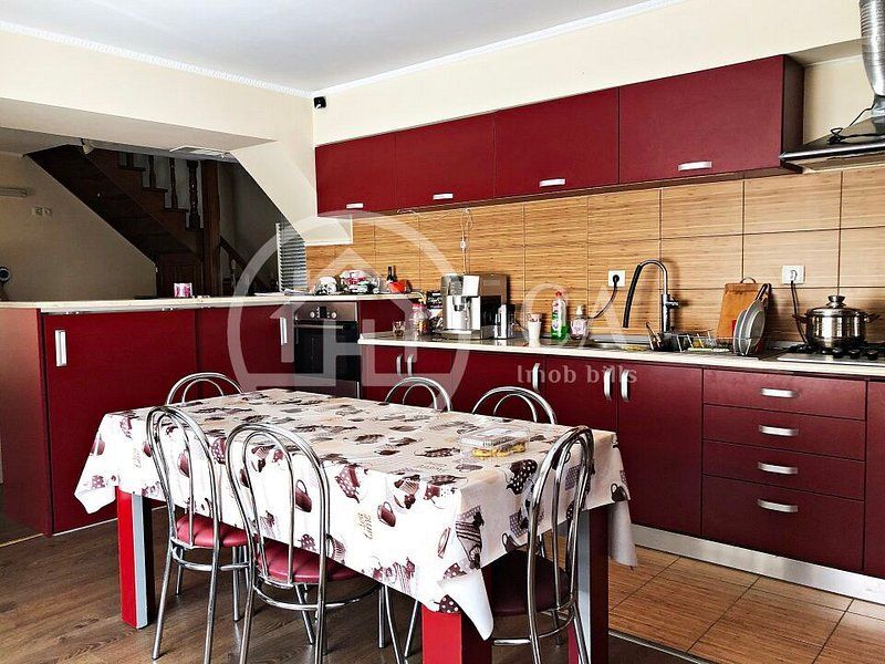 Casa de vanzare cu 6 camere in Osorhei, Bihor - Poză 2