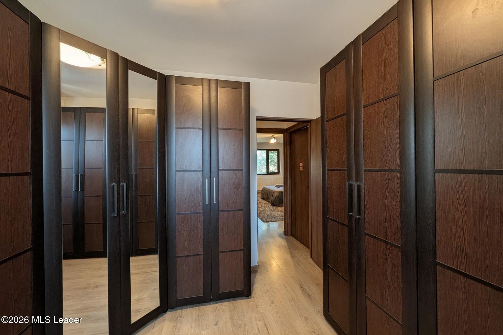 Padurea Cernica - Casa P+1+Pod Inalt, Lot pe Colt 250 Mp, Mobilata - Poză 23