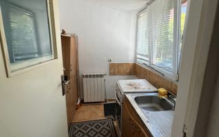 vand apartament 2 camere zona Bulevardul Revolutiei ,etaj 1, decomanda - Poză 4