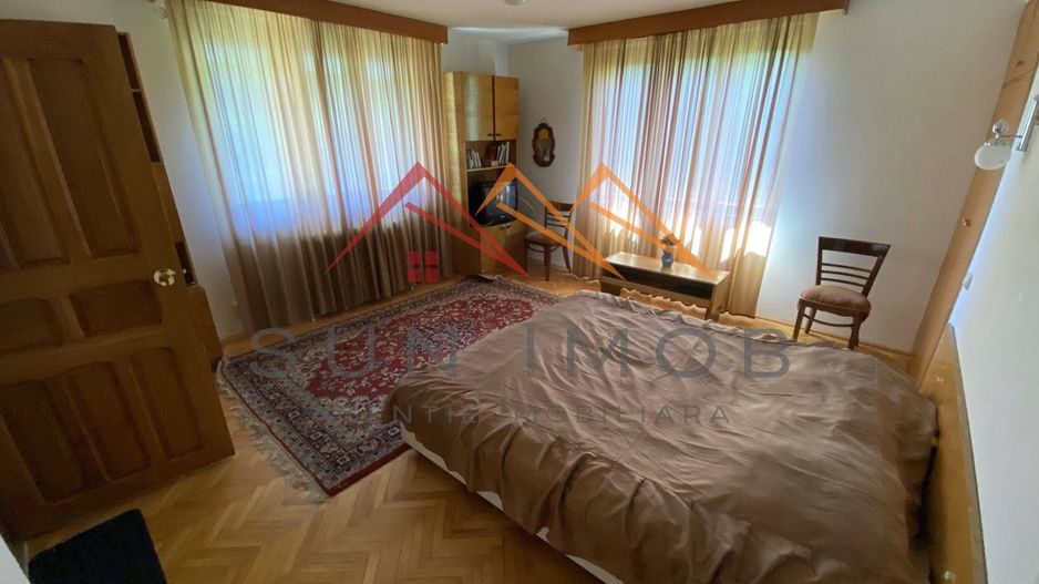 Vila de vanzare, teren 3100 mp, 7 camere, 6 grupuri sanitare, 3 CT, an 1997 - Poză 24