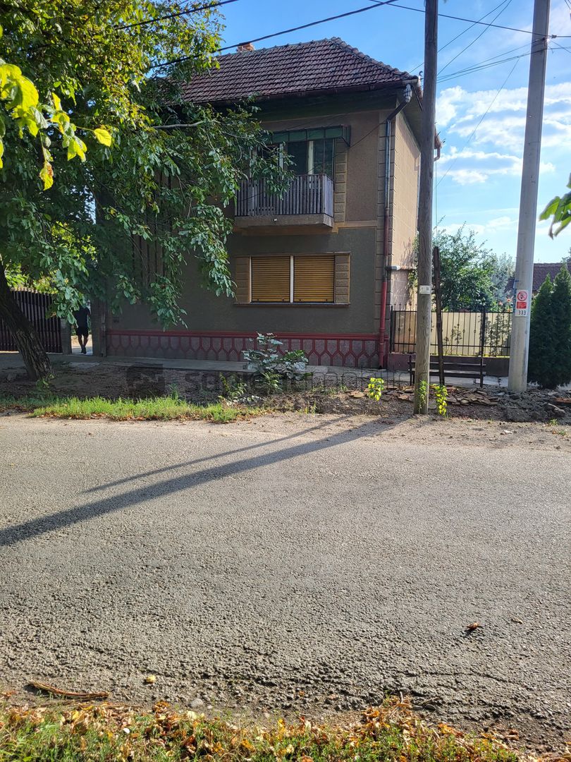 Casa de vanzare pentru 2 familii 5 camere 482mp - Poză 2