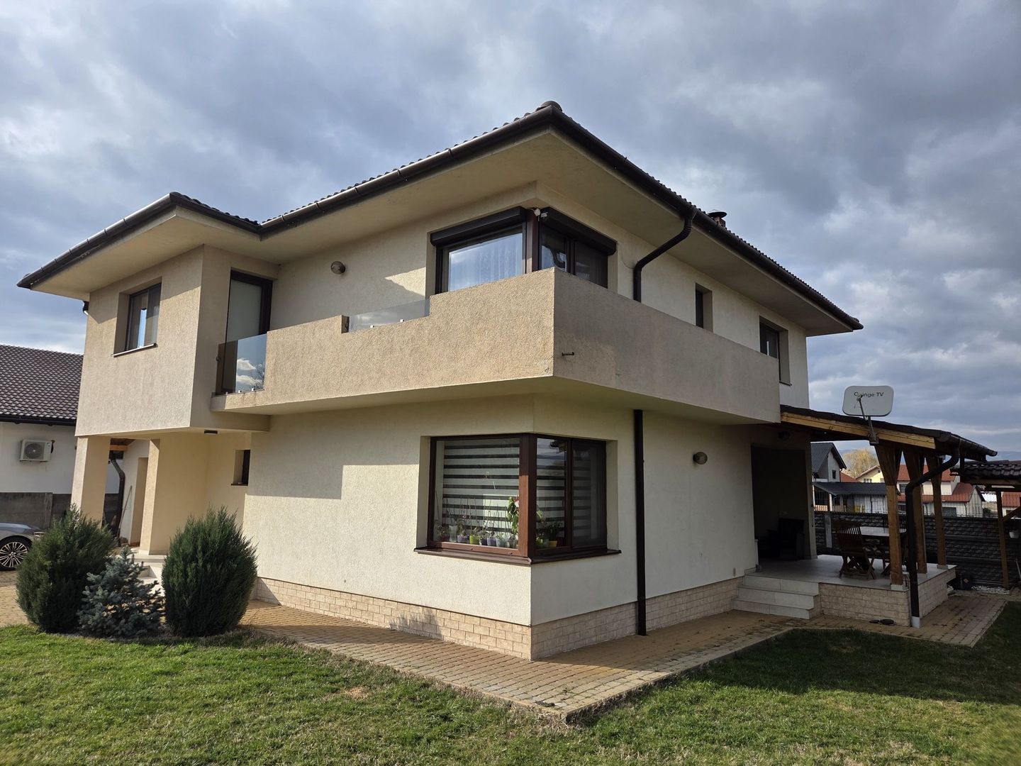 Casa  nouă de vanzare cu garaj,  în zona Micesti - Poză 1