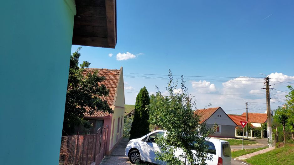 CASA 3 CAMERE IN CARANI - Poză 1