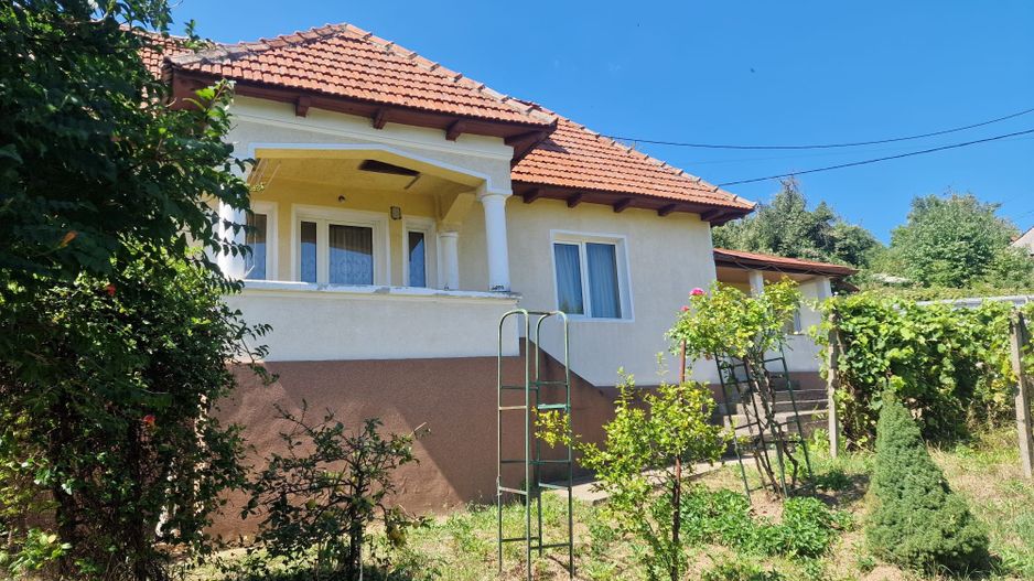 Casa in mediu rural cu teren - Poză 2