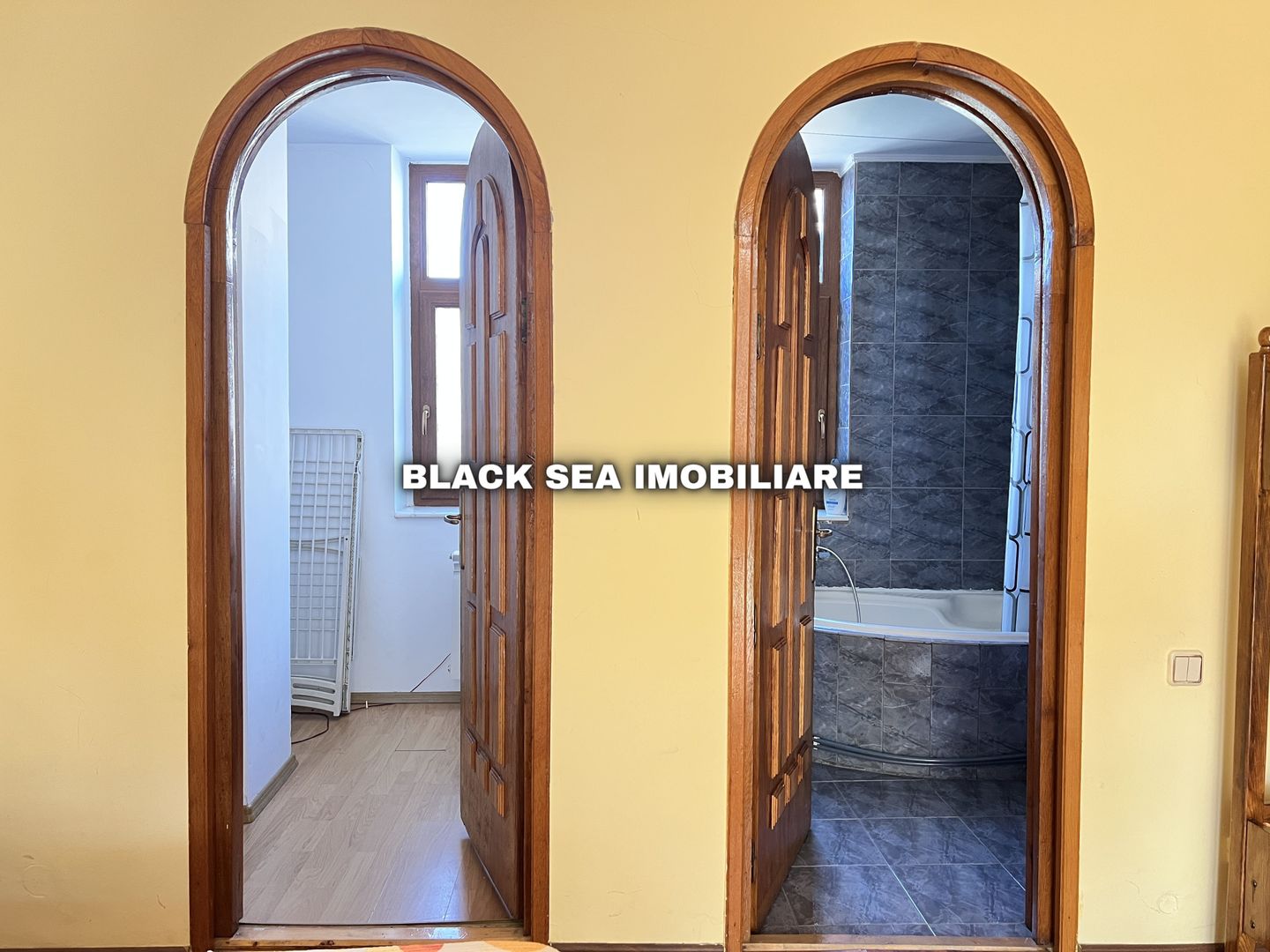 Vila 7 camere D+P+1+M - Gaze - 2 Garaje - 50m de plaja - Ocazie Unică - Poză 21