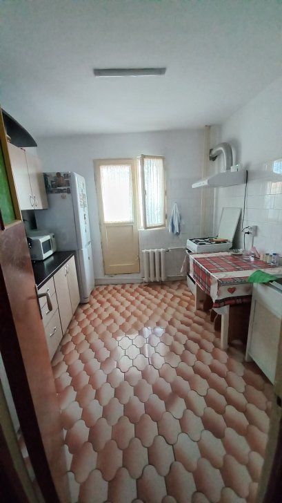 APARTAMENT 3 CAMERE ETAJ 6/8 BLOC 1981 METROU GORJULUI - Poză 5