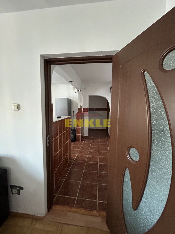 De inchiriat apartament 2 camere, zona Capat 1. Pret 250€ - Poză 4