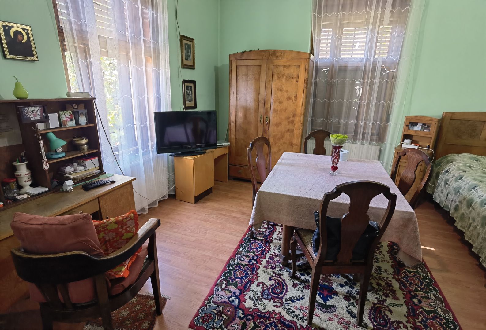 Casa vacanta,investitie  in Gurahont cu teren generos - Poză 5