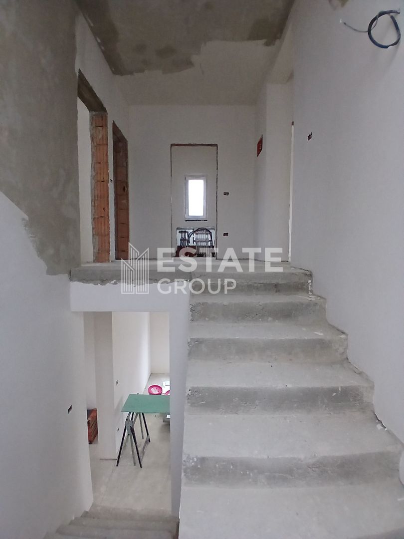 Duplex cu 5 camere despartit prin camera tehnica in Dumbravita - Poză 1