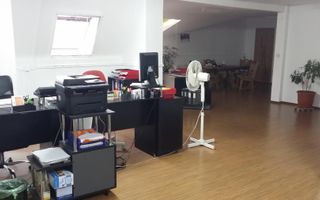 Vand apartament tip mansarda pe Ady Endre 2 camere living mare bucatarie si baie - Poză 1