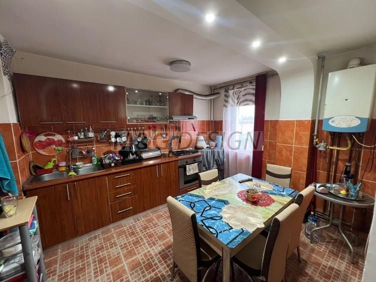 Apartament 3 camere Soarelui etaj 2 cu centrala - Poză 1