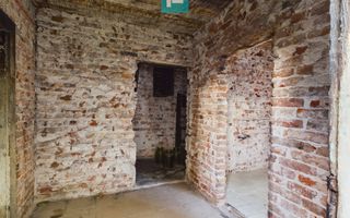 Casă cu teren de 824mp în Pârneava - Poză 3