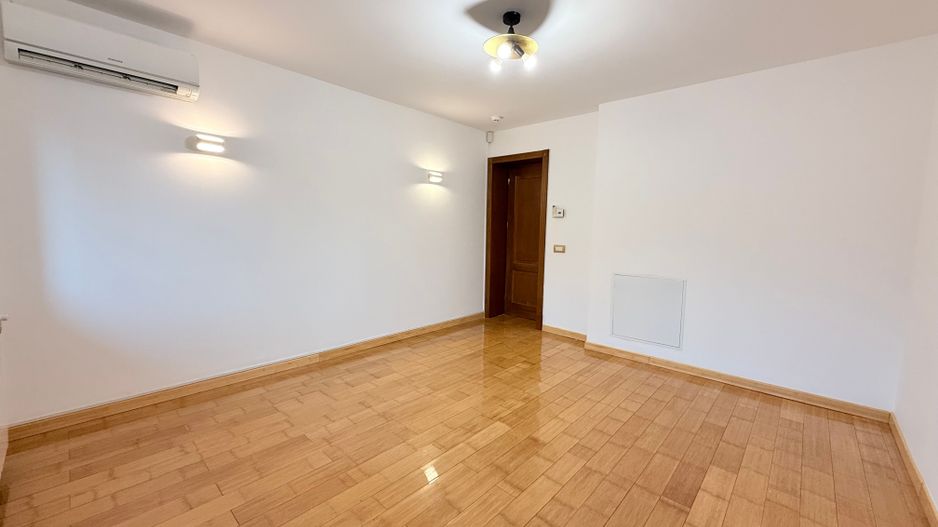 Vilă elegantă cu teren de aproximativ 1.000 mp - Poză 24
