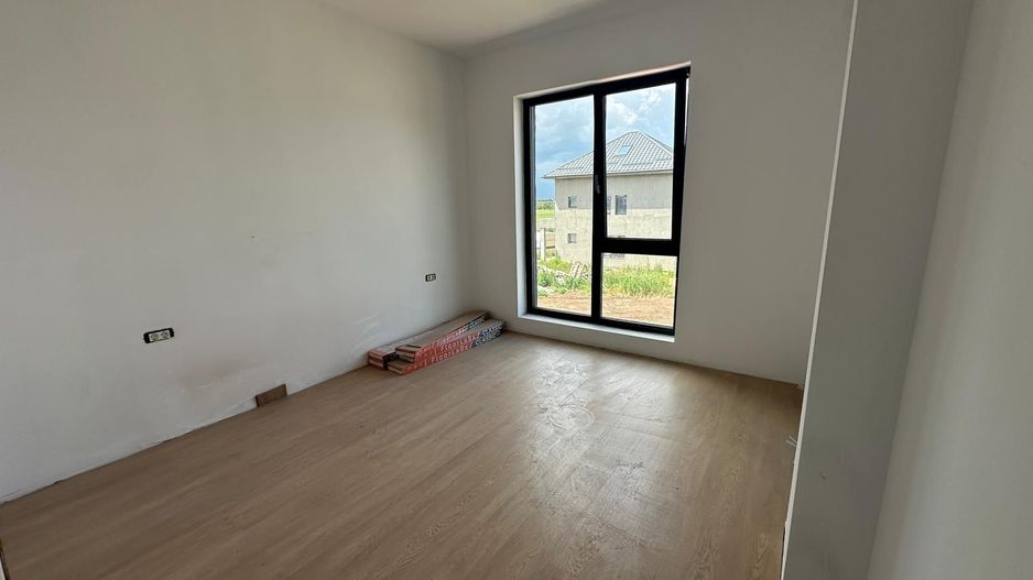 Duplex cu grădină și piscină privată într-un complex exclusivist din Tunari - Poză 2