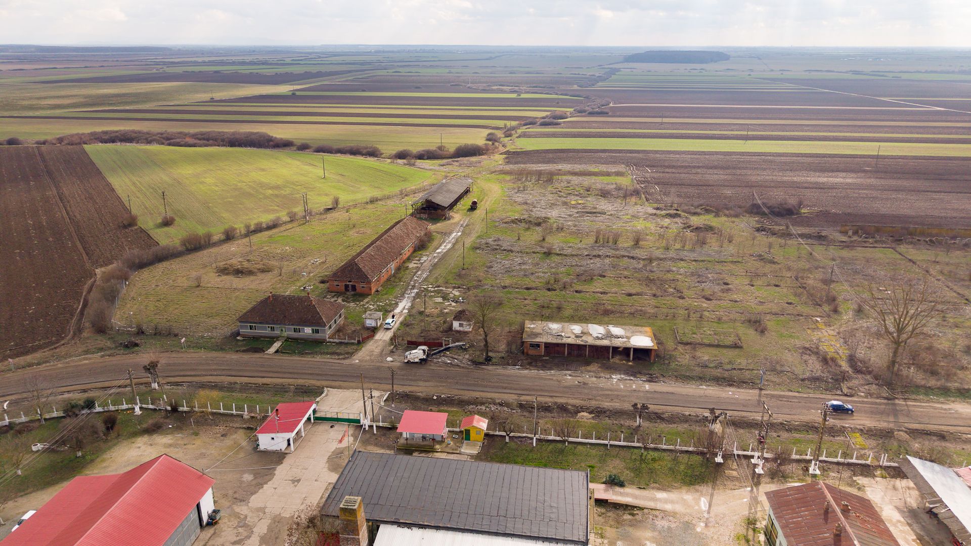 Fermă cu teren intravilan de 35000 mp în Mișca - Poză 20