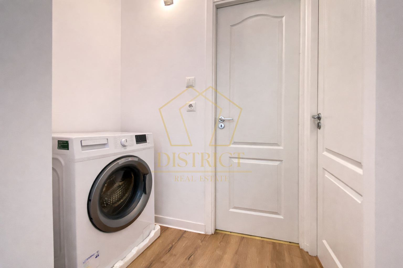 Apartament superb cu 3 camere | Soarelui - Poză 15