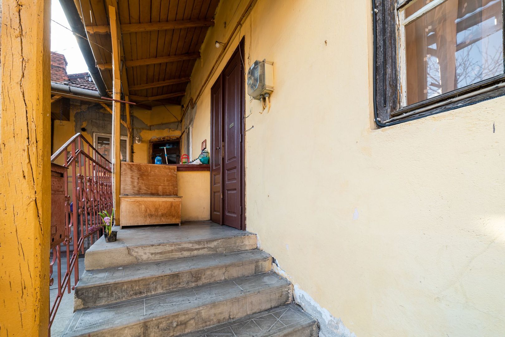 Apartament la casă cu 3 camere zona Pârneava - Poză 10