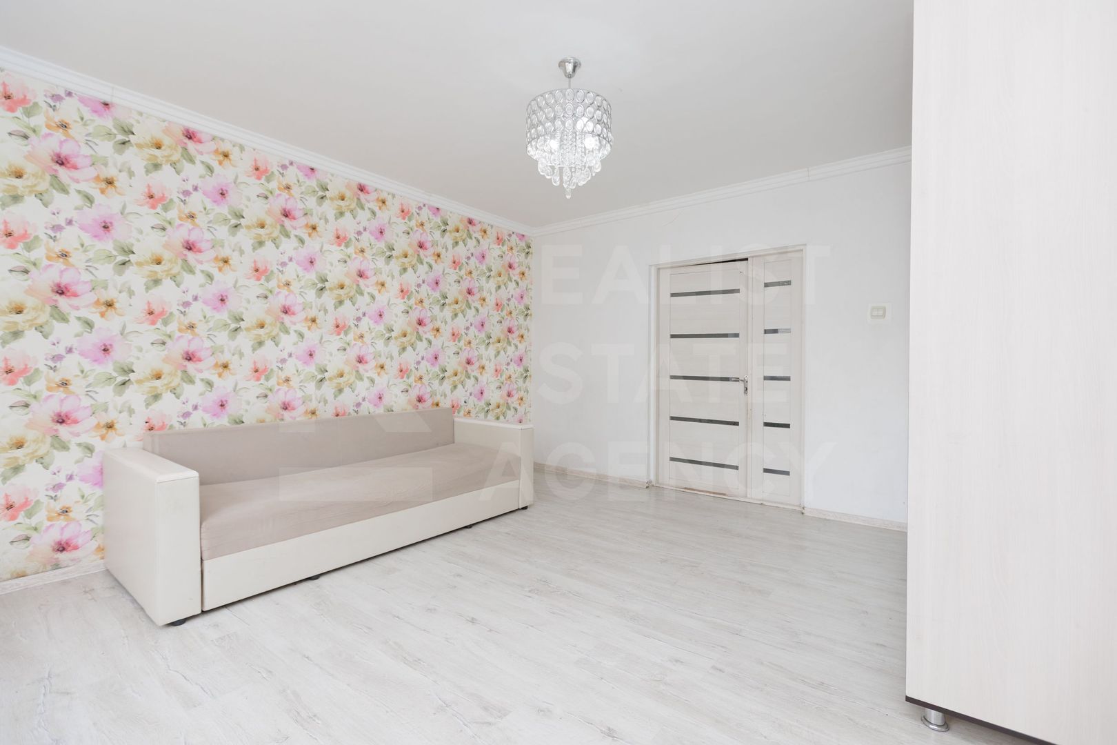 Vânzare ,apartament ,5 camere, str.Botanica Veche, sectorul Botanica - Poză 3