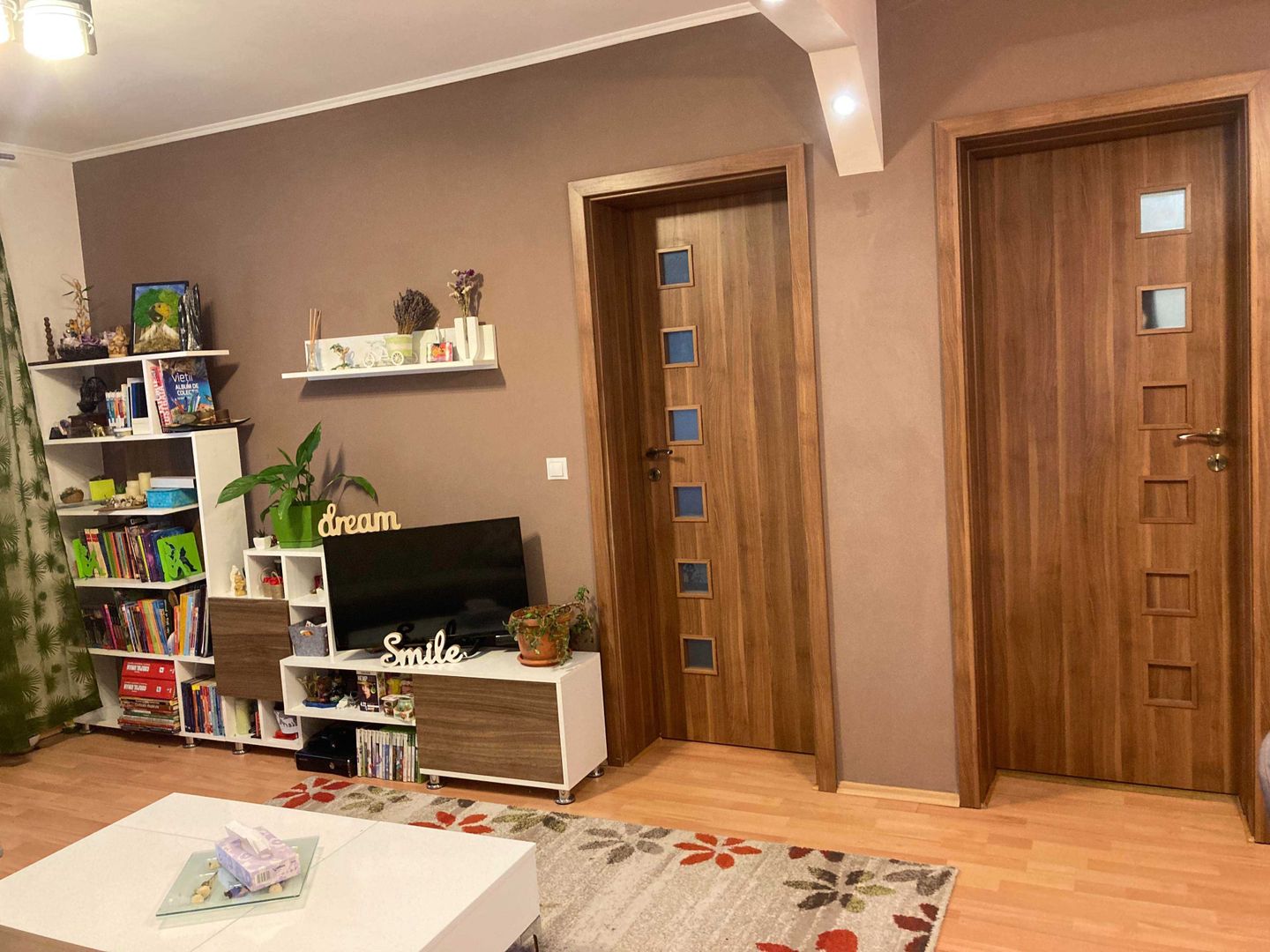 Vând apartament cu 3 camere - Poză 2