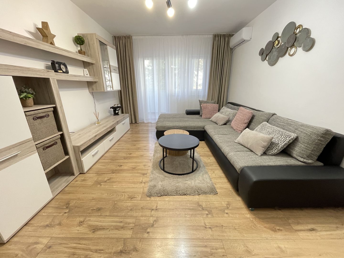 Amenajat complet, mobilat și utilat, totul nou - Poză 3